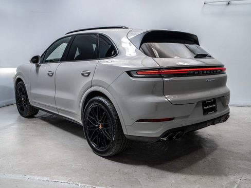 New 2026 Porsche Cayenne AWD/4WD image 3