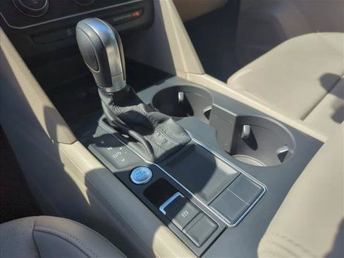 Used 2019 Volkswagen Atlas SE w/ Panoramic Sunroof Package FWD image 14