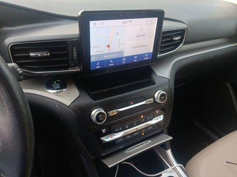 Used 2020 Ford Explorer XLT w/ Equipment Group 202A image 3