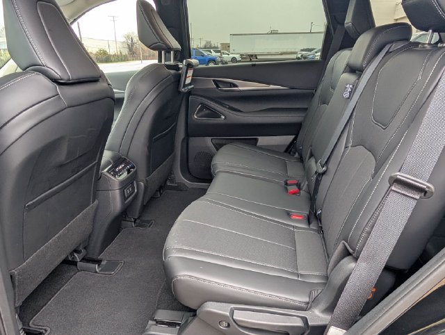Used 2026 INFINITI QX60 Luxe w/ Family Package AWD/4WD image 11