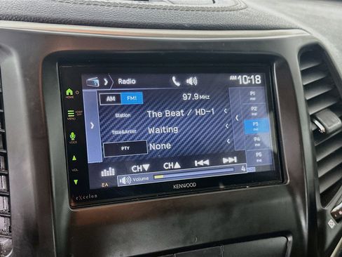 Used 2017 Jeep Cherokee Latitude w/ Safety/Convenience Group FWD image 21