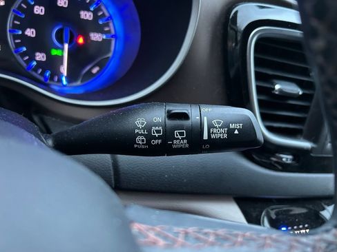 Used 2018 Chrysler Pacifica Touring-L image 22