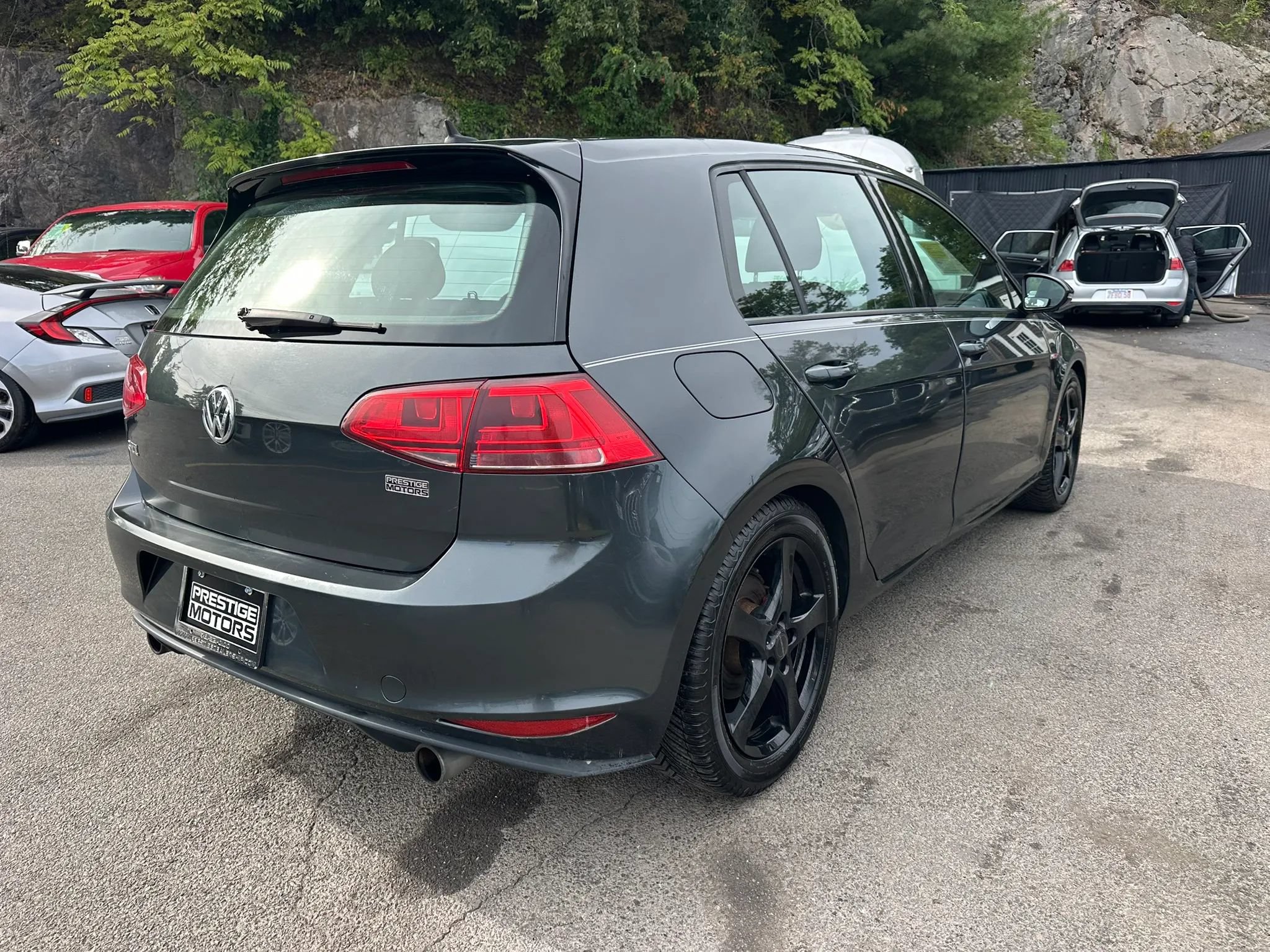 Used 2015 Volkswagen Golf 4-Door FWD image 6