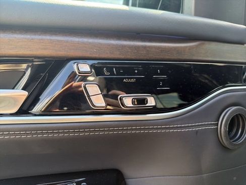 Used 2023 Jeep Grand Wagoneer Series II AWD/4WD image 12