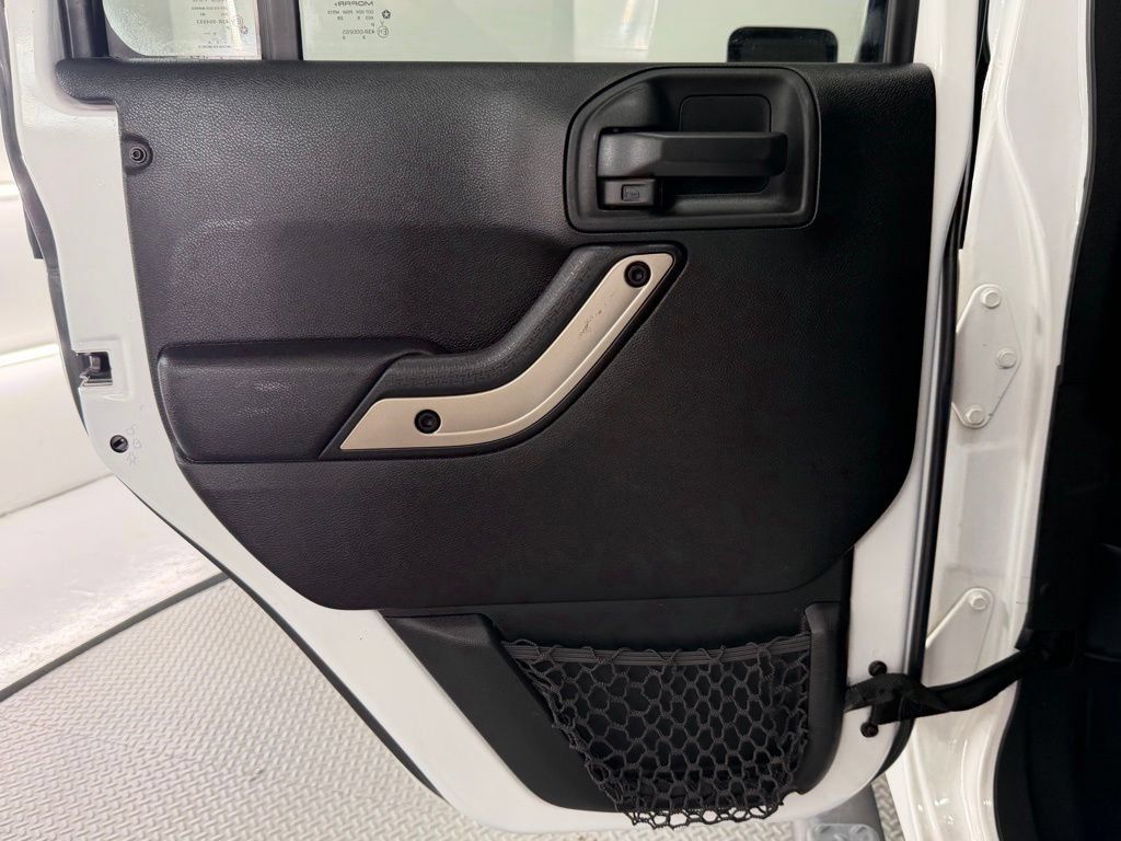 Used 2017 Jeep Wrangler Unlimited Sahara AWD/4WD image 33