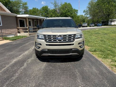 Used 2017 Ford Explorer XLT w/ Equipment Group 202A image 7