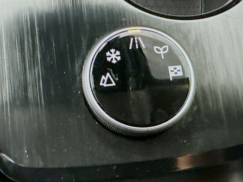 Used 2023 Nissan Rogue S AWD/4WD image 25