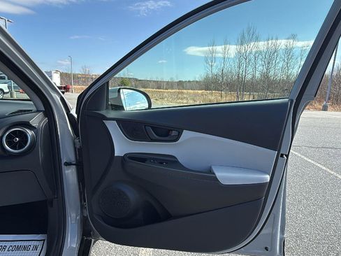 Used 2023 Hyundai Kona SEL image 16