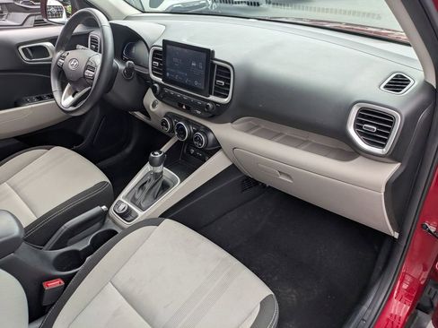 Used 2025 Hyundai Venue SEL FWD image 31