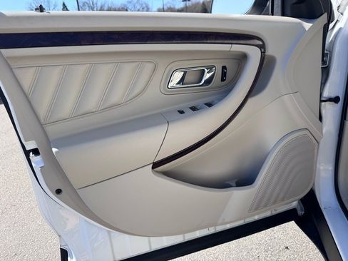 Used 2010 Ford Taurus Limited image 25