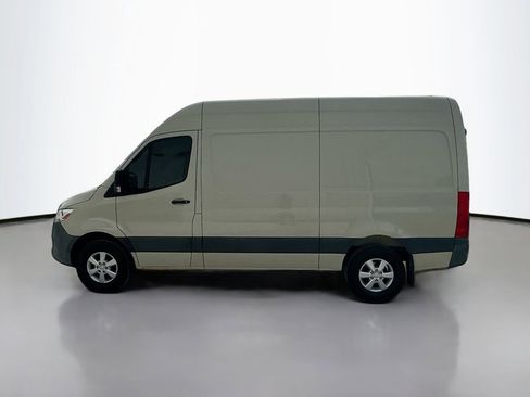 Used 2019 Freightliner Sprinter 144 RWD image 4