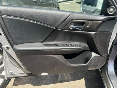 Used 2014 Honda Accord Touring image 11