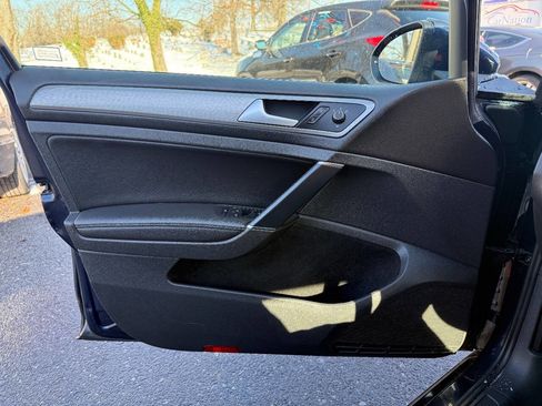 Used 2015 Volkswagen Golf TDI S image 9