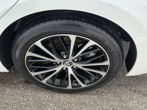 Used 2020 Toyota Camry SE image 28