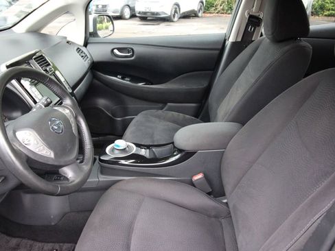 Used 2016 Nissan Leaf SV image 9