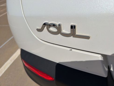 Used 2020 Kia Soul LX image 11