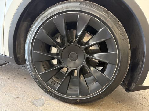 Used 2021 Tesla Model Y Long Range AWD/4WD image 26