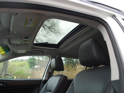 Used 2016 Subaru Outback 2.5i Limited AWD/4WD image 7