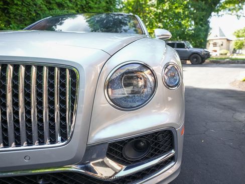 Used 2022 Bentley Flying Spur V8 image 56