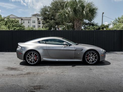 Used 2011 Aston Martin V8 Vantage Coupe RWD image 3