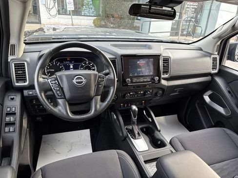 Certified 2024 Nissan Frontier SV w/ Hardbody Edition image 11