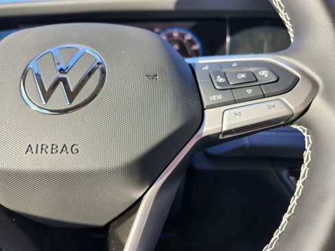 New 2026 Volkswagen Tiguan SE image 13