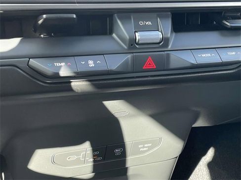 Certified 2024 Kia EV9 Wind image 40