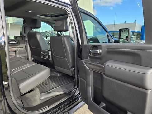Used 2021 Chevrolet Silverado 2500 LTZ w/ LTZ Premium Package image 15