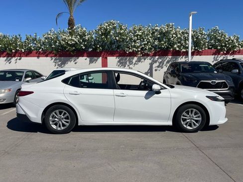 Used 2025 Toyota Camry LE image 3