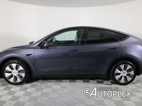 Used 2023 Tesla Model Y Long Range image 8