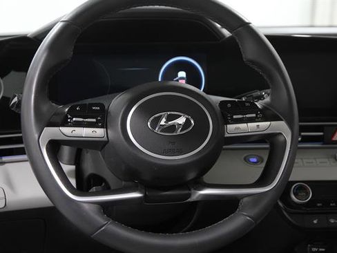 Used 2023 Hyundai Elantra Limited FWD image 7
