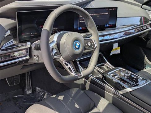New 2025 BMW i7 xDrive60 image 3