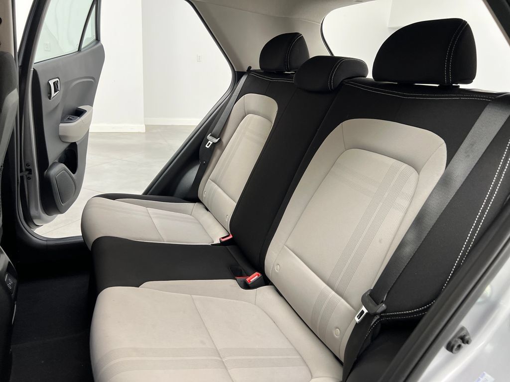 Used 2025 Hyundai Venue SEL FWD image 16