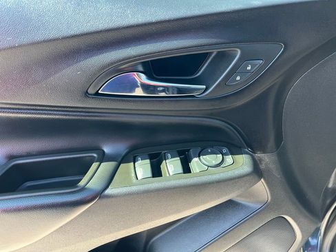 Used 2023 Chevrolet Equinox LT image 18