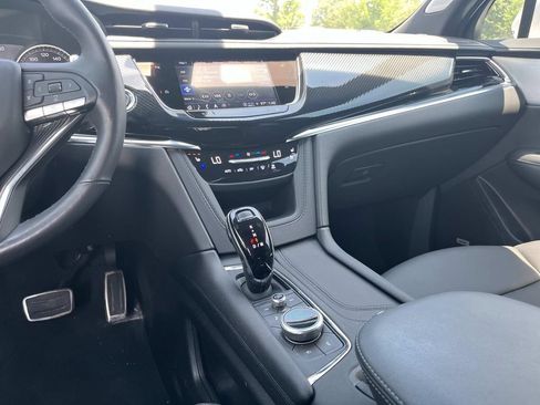 Certified 2024 Cadillac XT6 Sport w/ LPO, Floor Liner Package AWD/4WD image 15