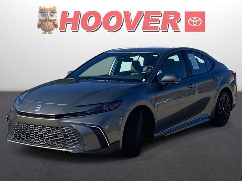 Used 2025 Toyota Camry SE w/ Convenience Package image 6
