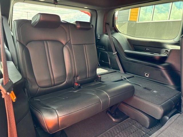 Used 2024 Jeep Wagoneer 4WD w/ Convenience Group I image 12