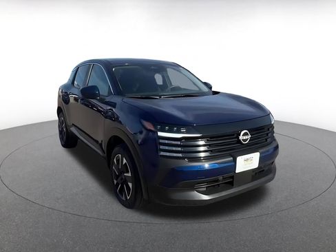 Used 2025 Nissan Kicks SV image 3