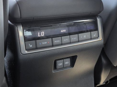 Used 2025 Lexus GX 550 w/ Accessory Package (2T) AWD/4WD image 25