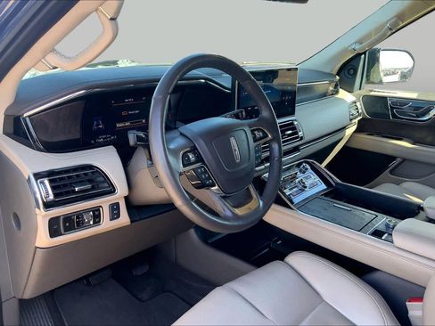 Used 2023 Lincoln Navigator 4WD image 18