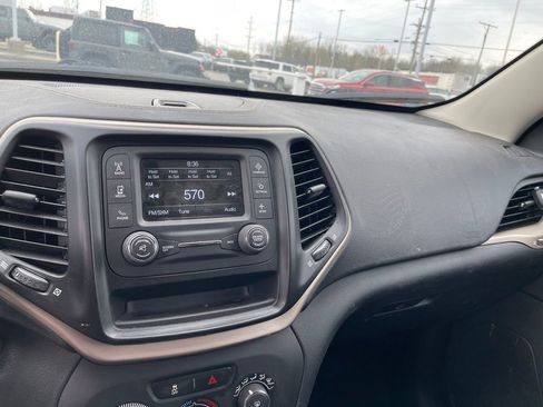 Used 2016 Jeep Cherokee Sport image 13