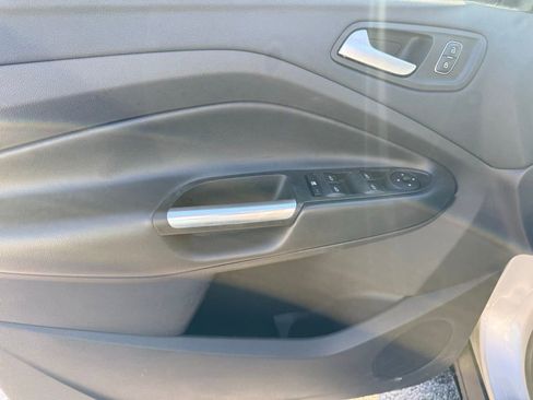 Used 2017 Ford Escape SE image 10