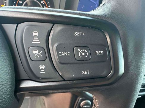 Used 2025 Jeep Wrangler Unlimited Sport AWD/4WD image 19