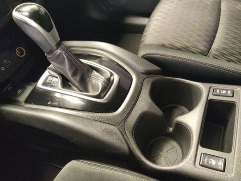 Used 2019 Nissan Rogue SV w/ Premium Package image 26