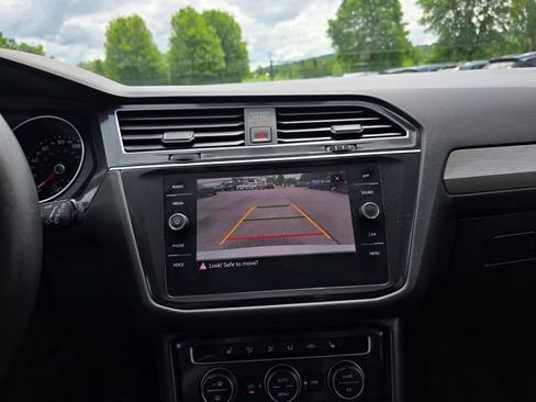 Used 2021 Volkswagen Tiguan SE AWD/4WD image 28