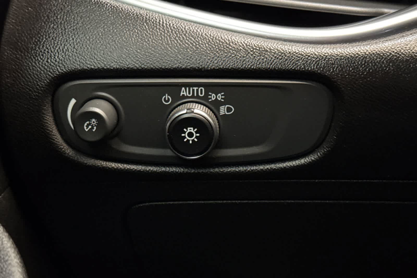 Used 2020 Chevrolet Malibu LT FWD image 29