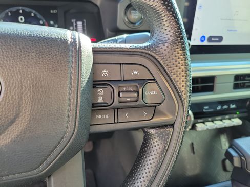 Certified 2025 Toyota Tacoma SR5 AWD/4WD image 18