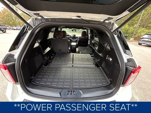 Used 2020 Ford Explorer Platinum w/ Premium Technology Package image 10