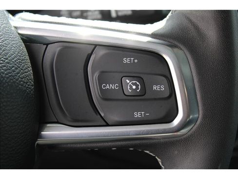 Used 2023 Jeep Wrangler Unlimited Sahara w/ Cold Weather Group AWD/4WD image 17