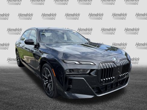 Used 2023 BMW 740i RWD image 2